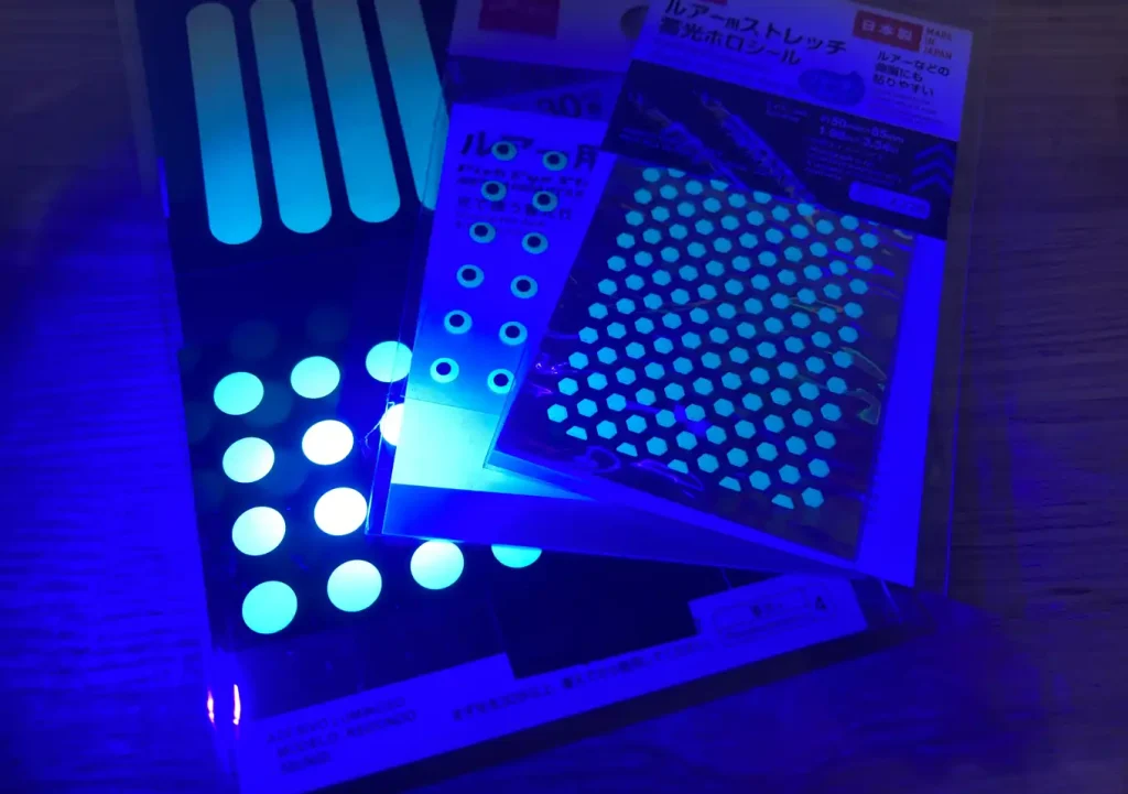 3coins/コンパクトUVライト／釣り用（蓄光ルアーやグロー系ワーム）単三電池１本／スリムネイルライト