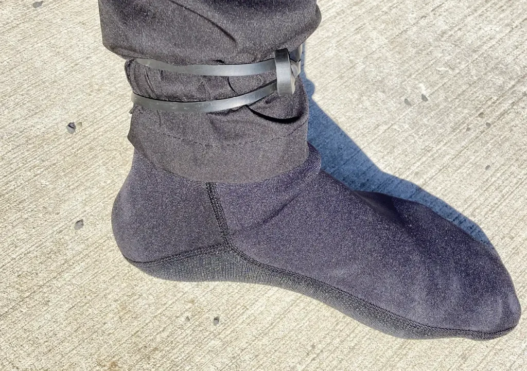 DIY・カヤックフィッシング／入水（出艇）防水対策／簡単安価な方法／アンカーバンド（冬／ドライスーツの代用策）