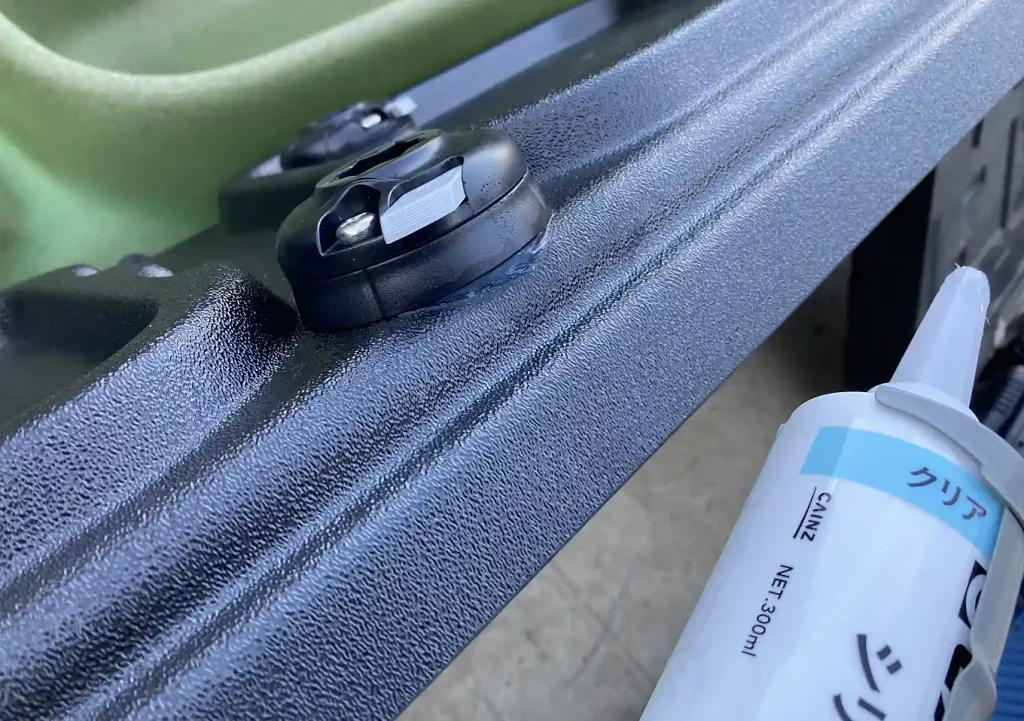 ホンデックスPS-611CN2/カヤック艤装(レイルブレイザ・Gホールド)/バイキングカヤックのセンターコンソール_プロフィッシュ45_忍_ニモ(取り付け方)固定方法/タッピングネジ直付け