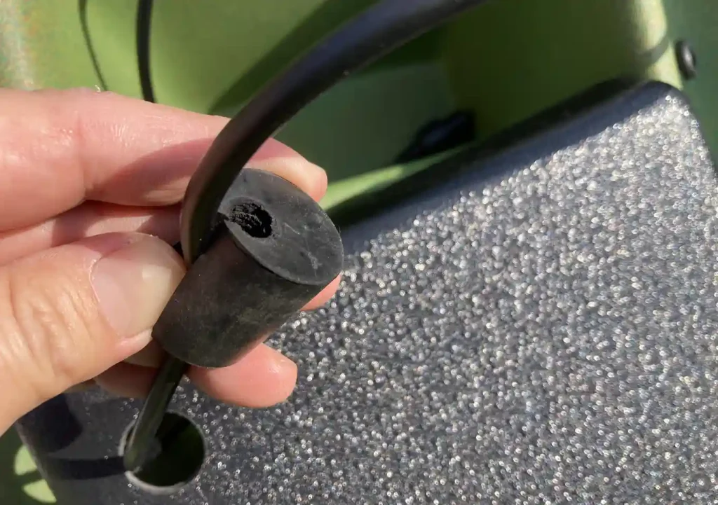 ホンデックスPS-611CNⅡ／配線／バイキングカヤック（プロフィッシュ・忍・ニモ）センタコンソール艤装／収納カスタマイズ