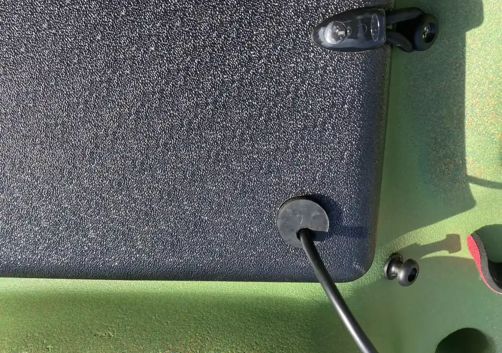 ホンデックスPS-611CNⅡ／配線／バイキングカヤック（プロフィッシュ・忍・ニモ）センタコンソール艤装／収納カスタマイズ