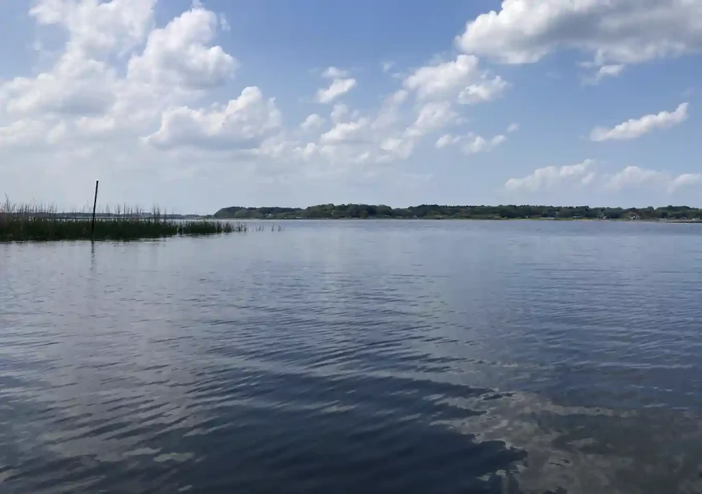 千葉県の淡水フィールド／印旛沼でカヤック・カヌー／パドルトレーニング／出艇場所（エントリー）佐倉市・印西市・成田市・八千代市／オランダ風車・花火
