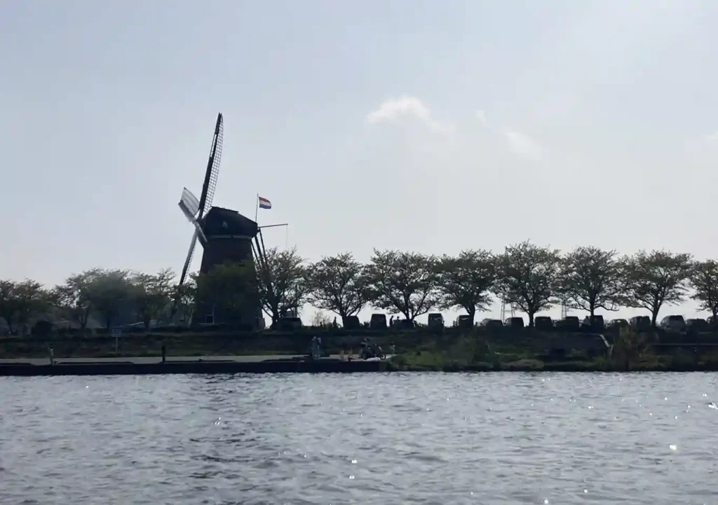 印旛沼でカヤック・カヌー／パドルトレーニング／出艇場所（エントリー）佐倉市・印西市・成田市・八千代市／千葉県の淡水フィールド／オランダ風車・花火