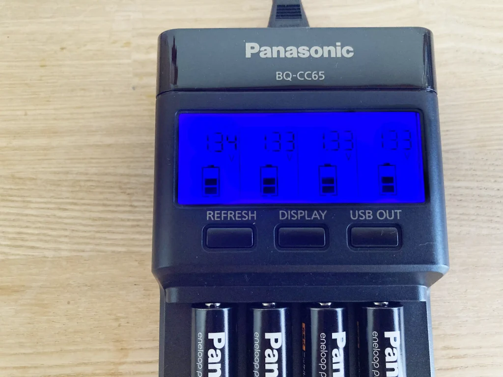BQ-CC65AKBBA/ハイスペック拘束充電器（リフレッシュ機能付き）長持ち／液晶画面付き／アマゾン(amazon)で簡単に購入可能／電池残量わかる／高容量で魚探バッテリーにエネループプロ（充電単三電池