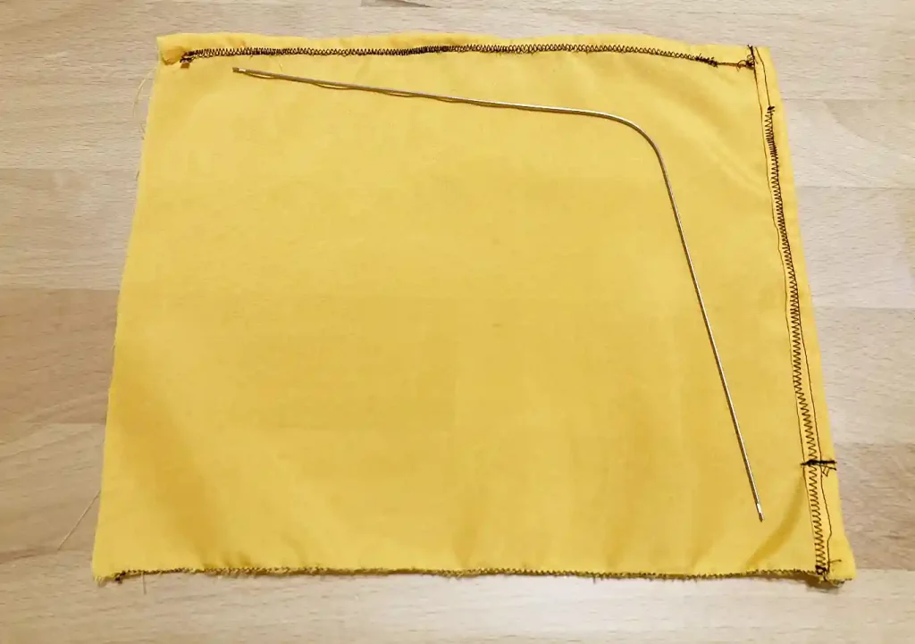 【無風でも自立】カヤック用フラッグを自作/ポイントは針金/作り方/安全対策/目立つ色と素材/ダイソー