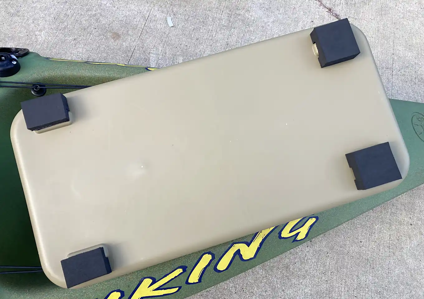 カヤック艤装diy/バイキング_新型プロフィッシュ45＋クーラーボックス／ガタつく／解消フィット